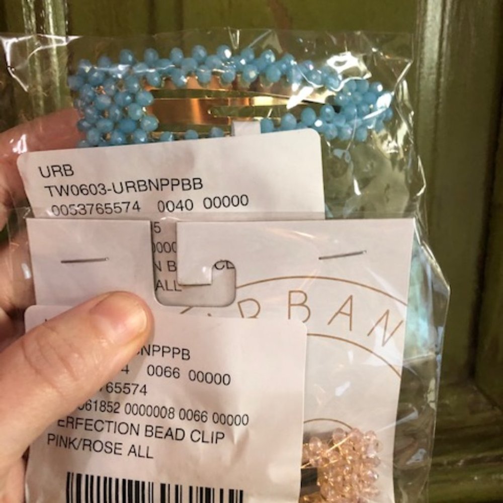 SOLD - UO Beaded Flip Hair Clip Set Pink Blue